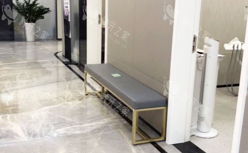 广州广大口腔牙齿治疗等候区 广州广大口腔牙齿治疗等候区