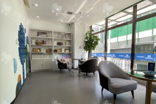 兰州诺贝尔口腔门诊部内部休闲等待区环境 兰州诺贝尔口腔门诊部内部休闲等待区环境