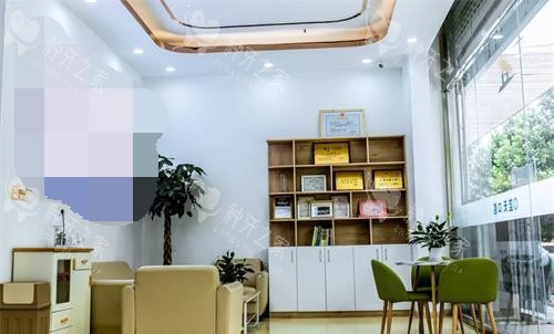 蓝天口腔种植牙价格：单颗3000元起评价不错