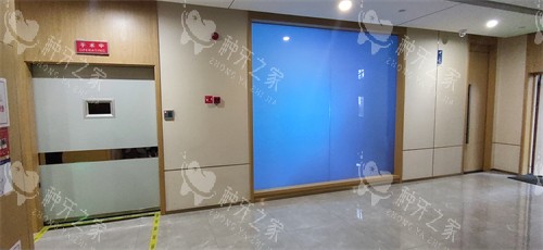 昆明美奥口腔电梯口