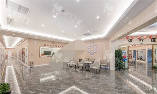 云南昆明柏德口腔门诊部大厅内部环境 云南昆明柏德口腔门诊部大厅内部环境