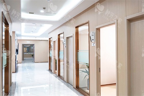 靖江北极星口腔走廊环境 靖江北极星口腔走廊环境