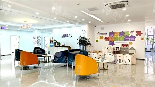 昆明长鹏口腔(拓东店)大厅环境 昆明长鹏口腔(拓东店)大厅环境