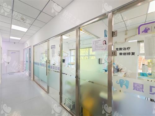 北京恩贝口腔候诊区走廊