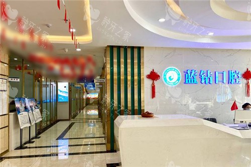 南宁蓝钻口腔前台走廊
