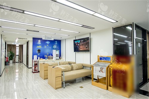 广州穗华口腔医院荔湾院区候诊区环境图