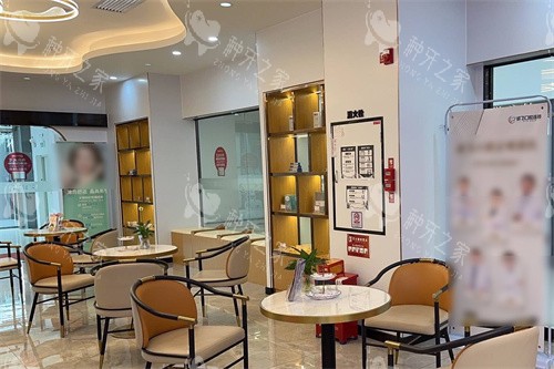 广州诚飞港大口腔大厅休息区环境