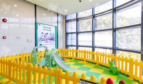 广州瑞华口腔海珠店儿童区 广州瑞华口腔海珠店儿童区