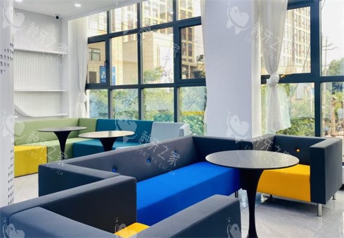 大理美伢口腔等待区