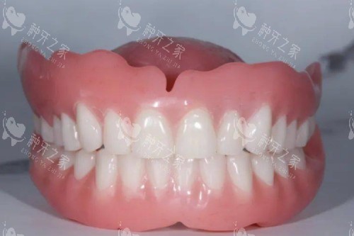 老年人假牙图片展示
