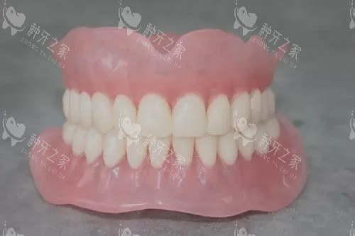 老年人假牙模型图