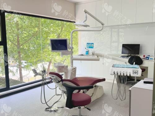 杭州杭里口腔种牙价格是多少钱？谁知道？