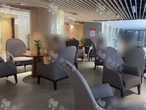 厦门登特口腔医院莲花店休息候诊区沙发