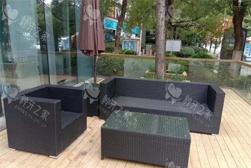福建龙岩优 梨口腔门诊沙发休息区