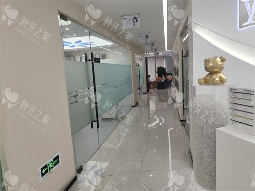 杭州雅莱口腔门诊滨江区滨江彩虹院走廊环境