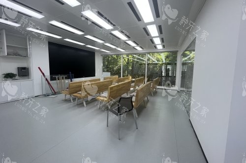哈尔滨远东口腔门诊候诊区