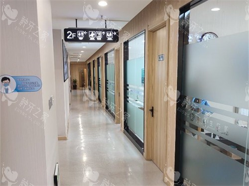大连齿医生口腔医院种植牙价格，单颗、半口价格参考