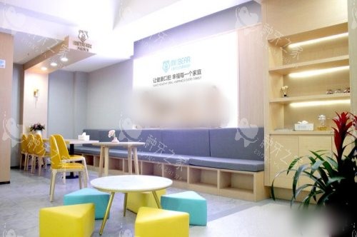 江阴大熊先生口腔门诊部（人民东路店）休息区
