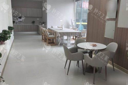 山东烟台妍玉口腔门诊部休息区