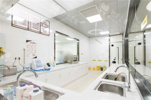 宁波牙博士口腔海曙店技工室