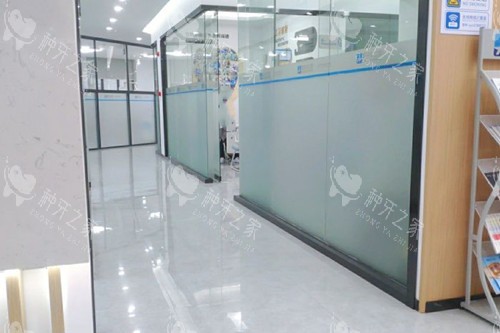 广安爱牙仕口腔内部过道环境示意图