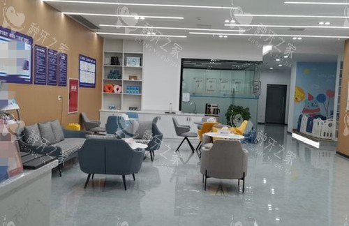 广安爱牙仕口腔大厅休息等候区环境