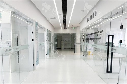 威海德韩口腔经区店走廊环境