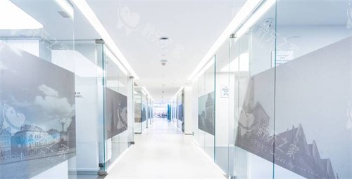 成都布莱梅口腔医院种植牙价格，登腾种植牙3500起