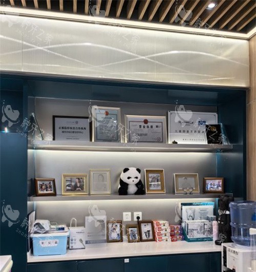 北京维乐口腔日坛店荣誉墙