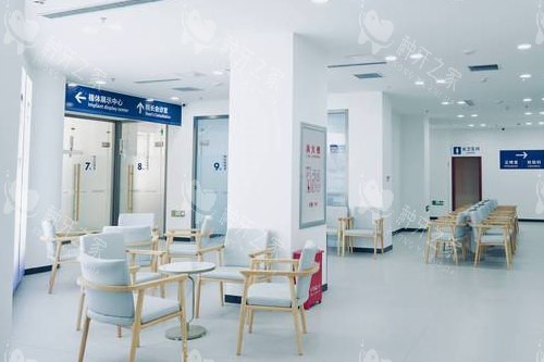 赤峰团圆口腔二楼收费处
