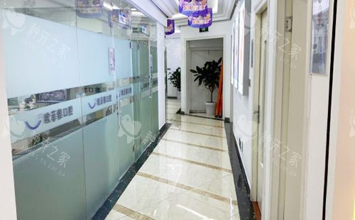 重庆欧菲雅口腔走廊环境实拍图