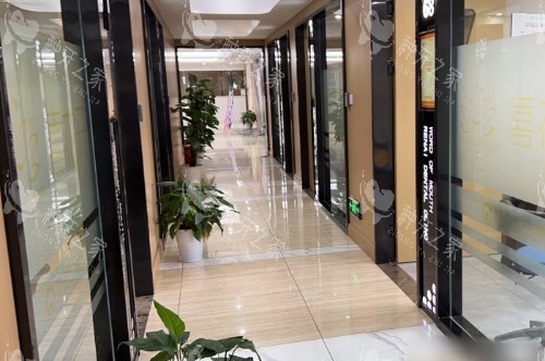武汉仁爱口腔医院走廊