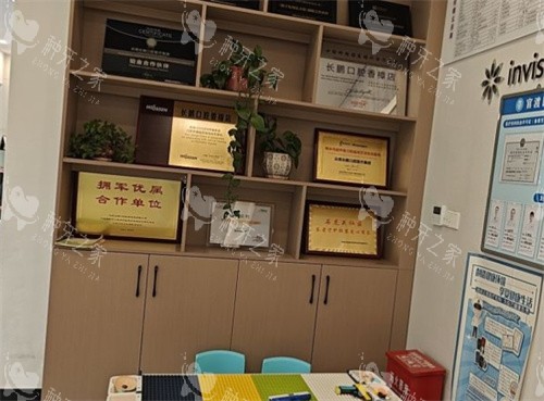 昆明长鹏口腔（香樟店）资质展示区