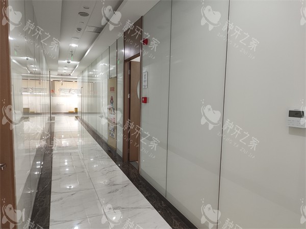 南昌摩尔口腔走廊一角