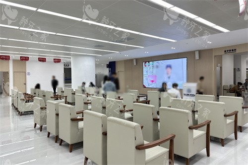 昆明团圆口腔医院大厅休息区 昆明团圆口腔医院大厅休息区