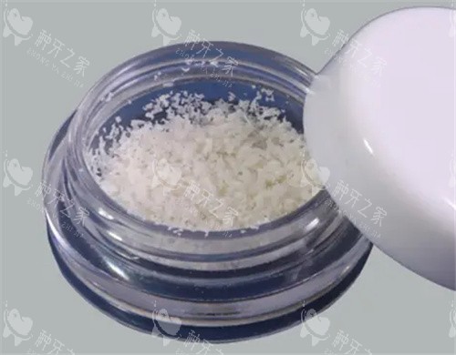 种植牙骨粉移植费用从3500元起，材料占开销大半