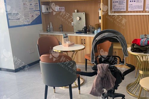 杭州东润口腔大厅休息区