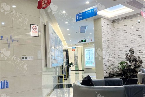 南宁蓝天口腔医院诊区候诊区环境 南宁蓝天口腔医院诊区候诊区环境