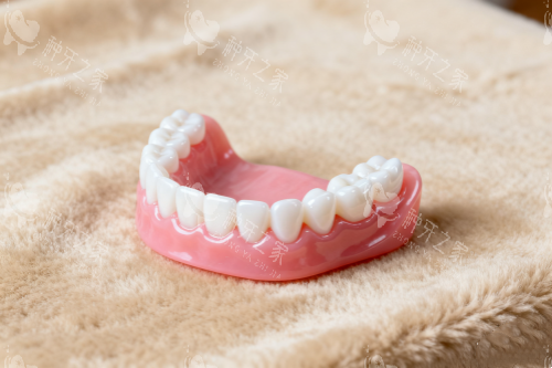 老年人种植牙一次可种几颗?骨量够就能多多种少遭罪