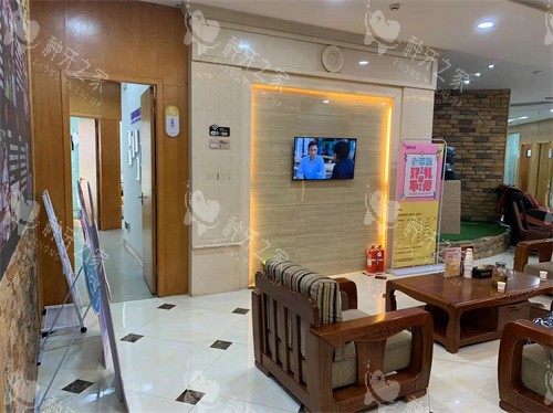 昆明德系口腔候诊区电视墙