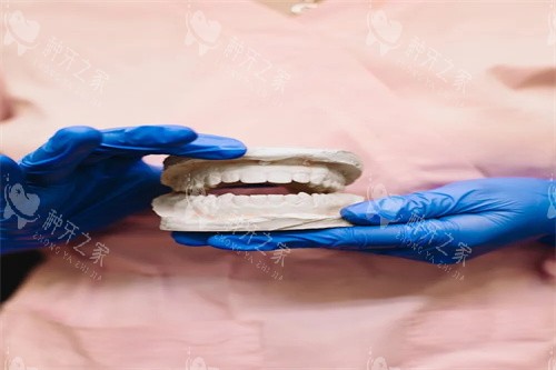 牙齿矫正示意宣传